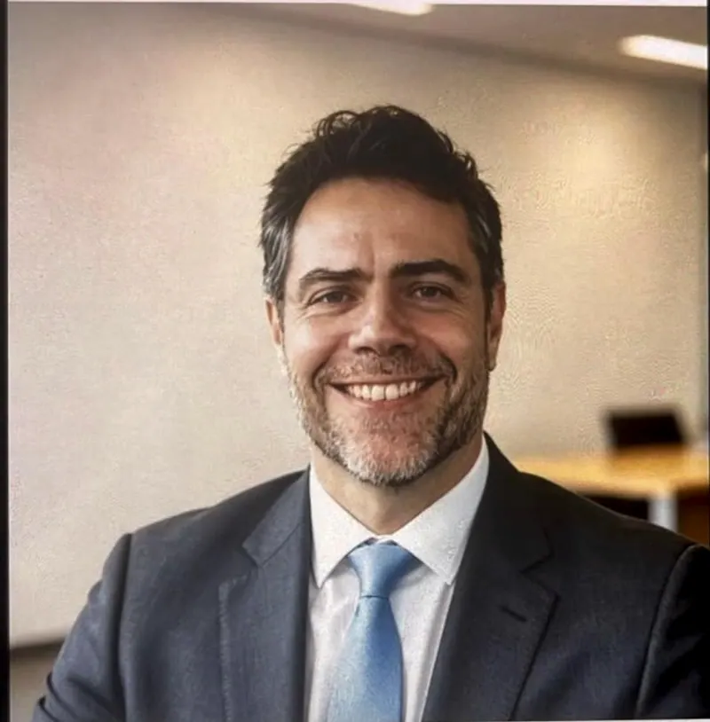 Dr. Marcos Aurélio de Holanda Barros